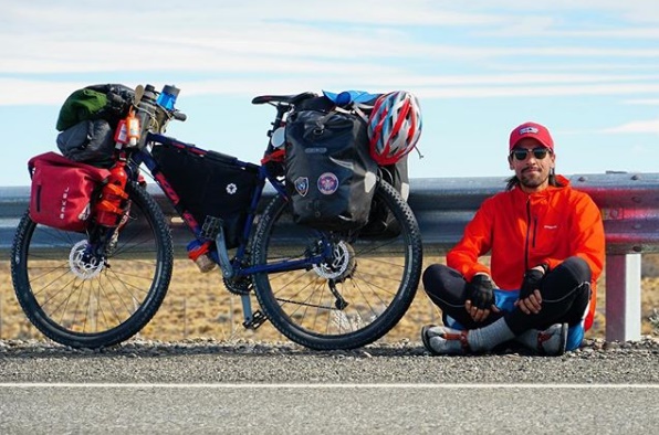 Cicloturismo en la Patagonia. El Calafate, Argentina